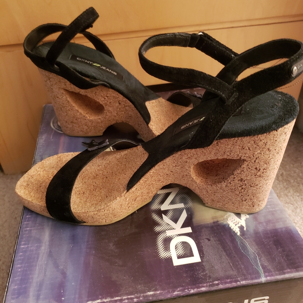 DKNY JEANS Ladies size 7 cork and suede wedge sandal - Picture 2 of 6
